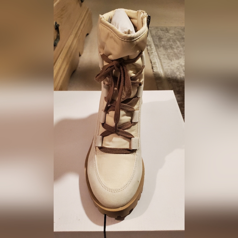 Dolce Vita Booties/Shoe Boots, 7.5 & 8.5 Winter Cream Off White